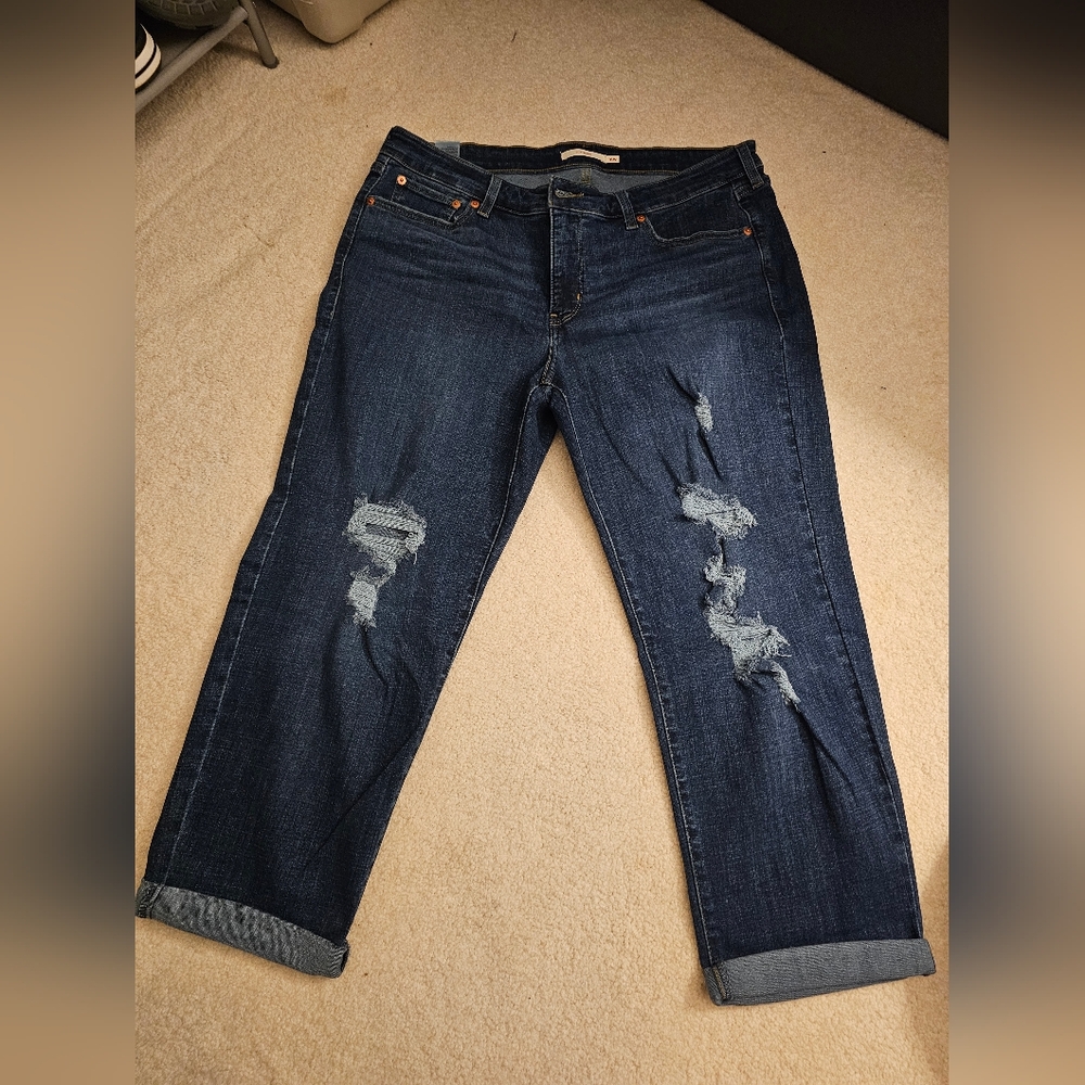 Levi's cropped boyfriend jean